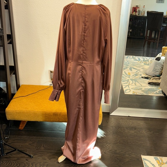 Chic Long Sleeve Dress in Warm Brown - Picture 3 of 7